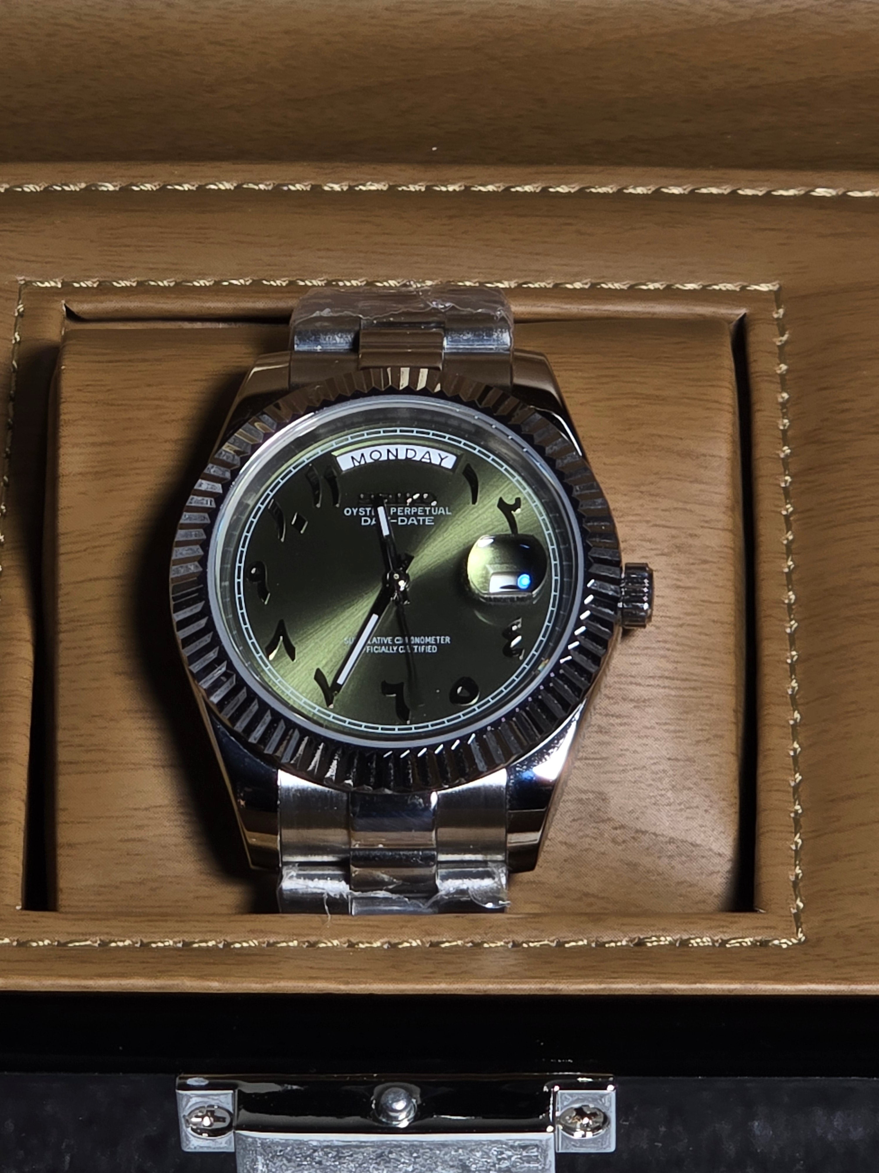 Olive Green Arabic Day Date