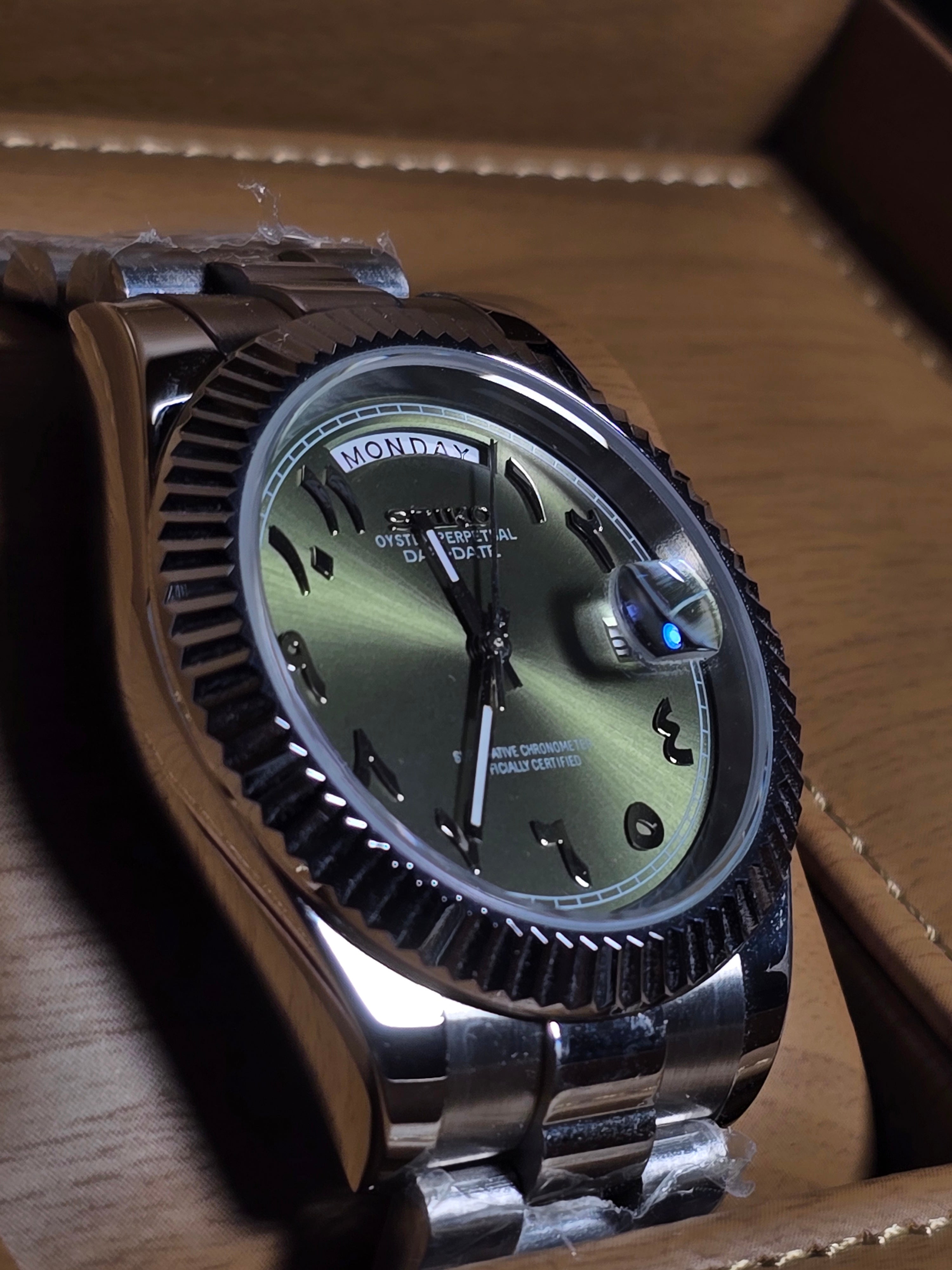 Olive Green Arabic Day Date