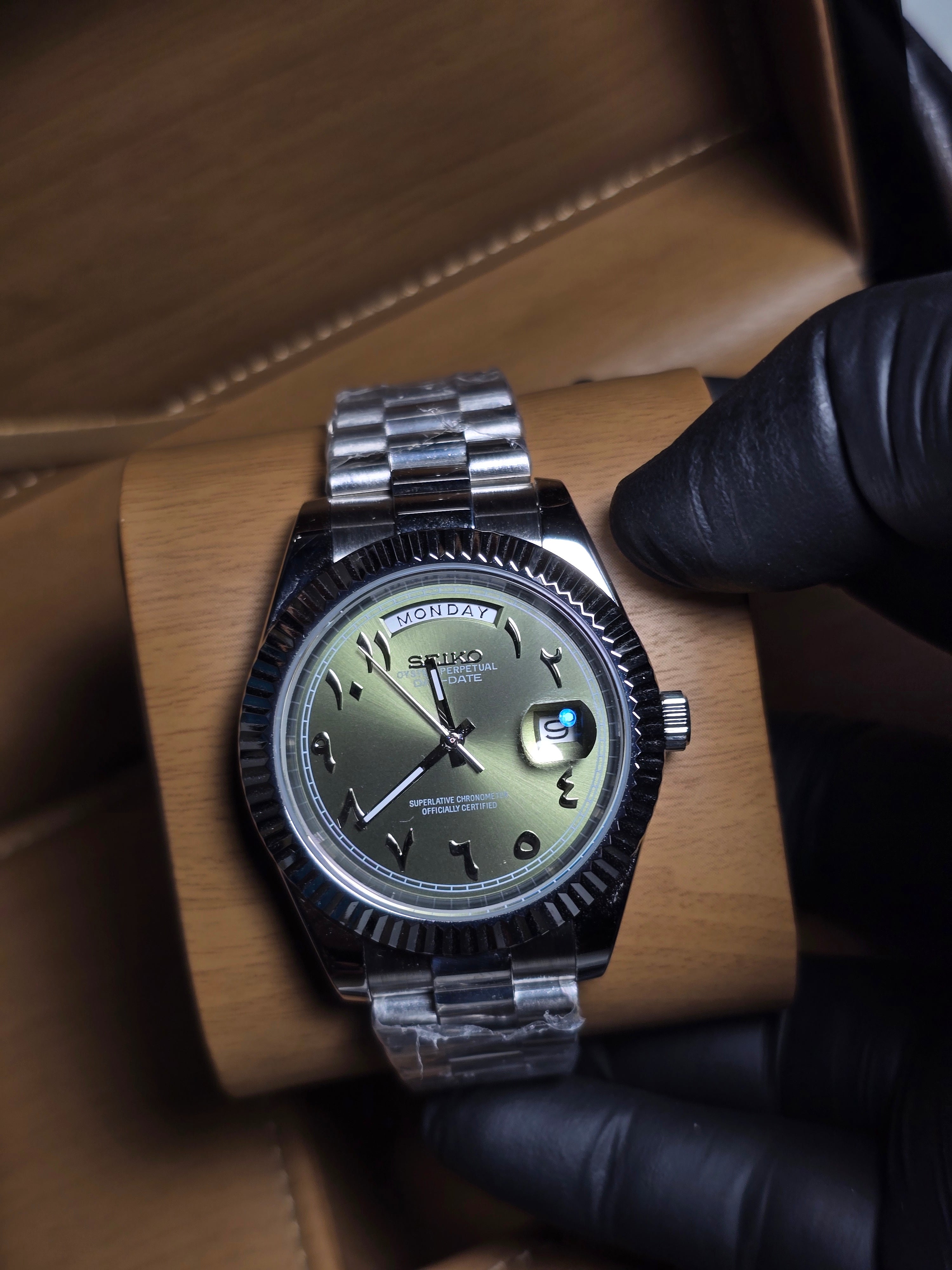 Olive Green Arabic Day Date